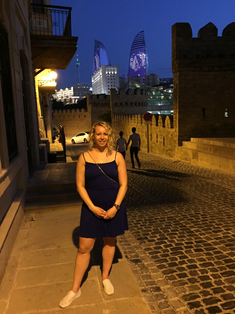 Baku Old City (Azerbaijan), med utsikt til Flaming Towers