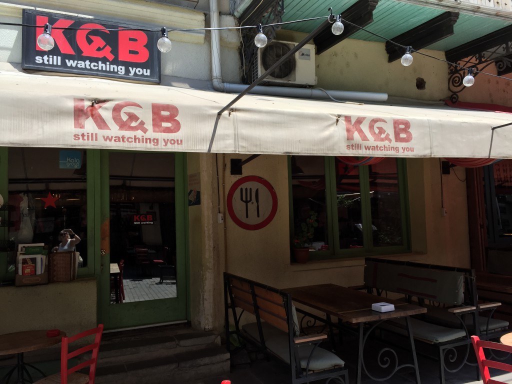 KGB - en morsom bar i gamlebyen i Tbilisi